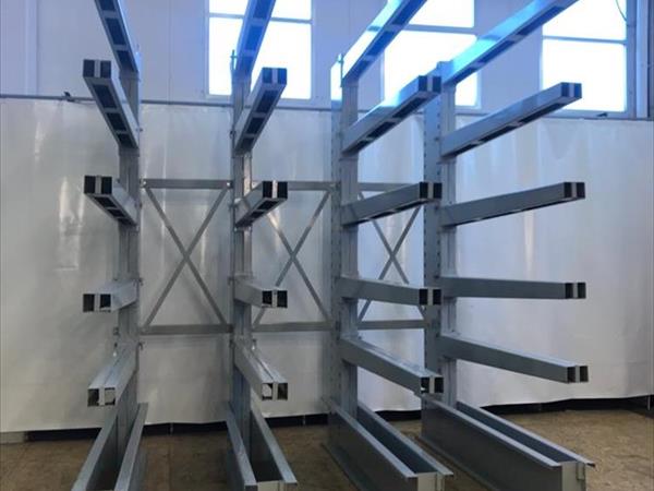 Cantilever per pannelli