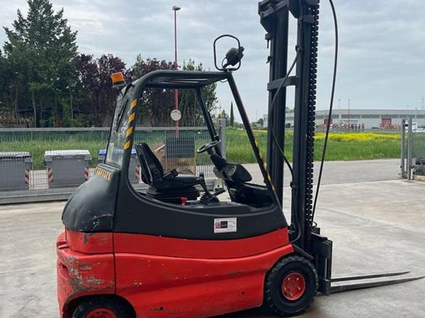 Carrello elevatore Linde E30-02 - Foto 2