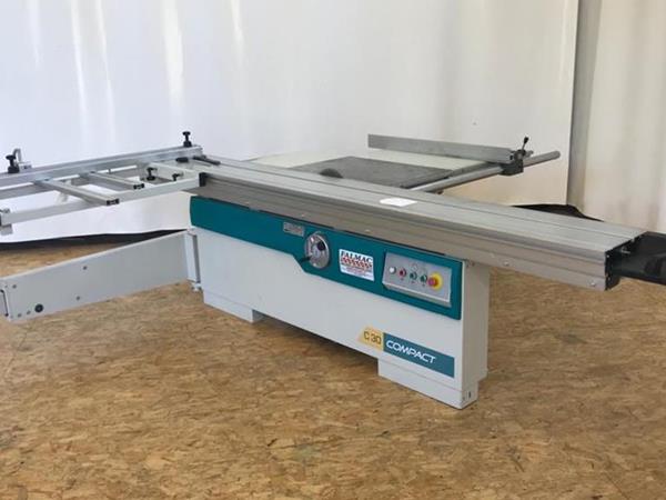 Squaring machine for carpentry