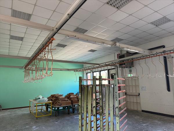 Cabina di verniciatura Azzurra con catenaria - Foto 2