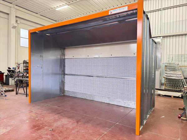 Cabina di verniciatura Azzurra con catenaria