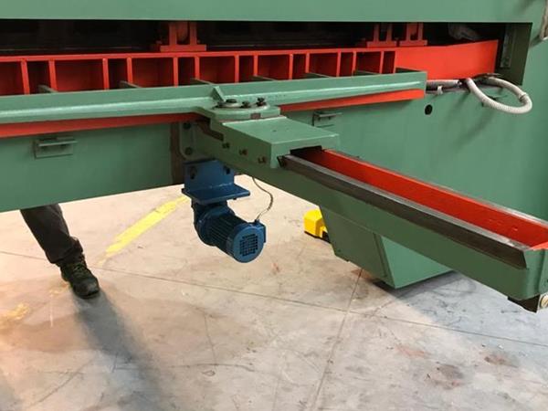 Taglierina per impiallacciatura marca Monguzzi - Foto 2